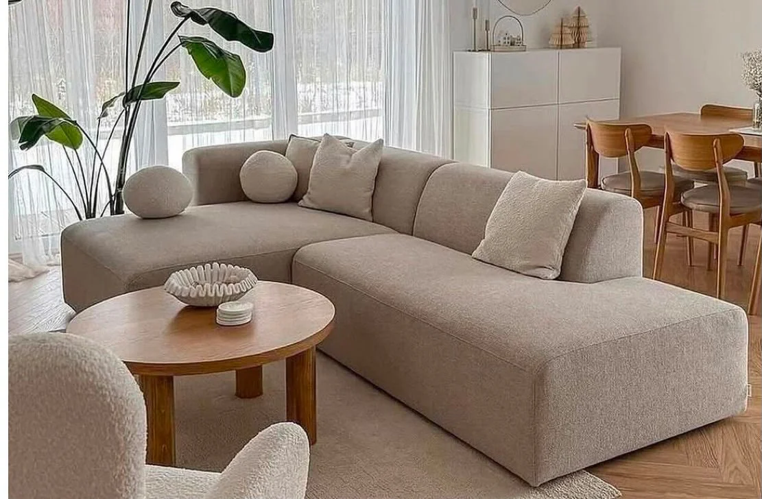 Soft-curve lounge sofa — Furniture reference 1