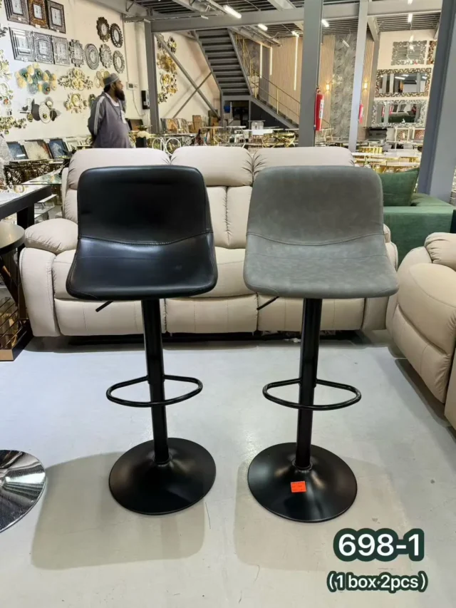 Vibrant Bar Stools in Trendy Colors for Chic Spaces