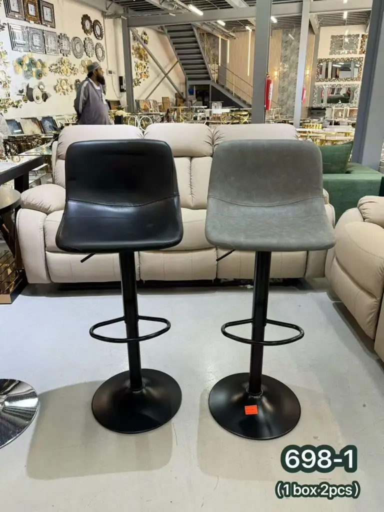 Vibrant Bar Stools in Trendy Colors for Chic Spaces